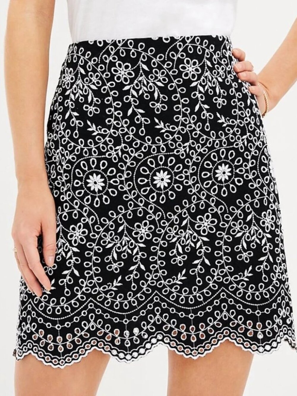 LOFT Black White Eyelet Embroidered Cotton Skirt Size 8 Scalloped Hem